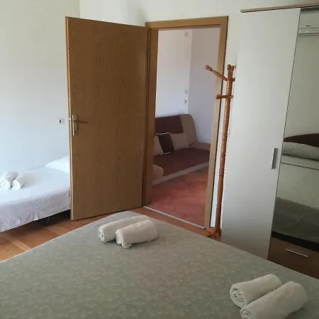 アパート Lidija Ciovo トロギール