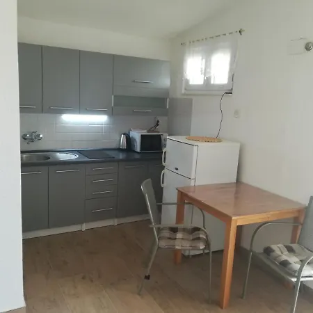 Lidija Ciovo アパート *