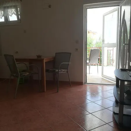 Lidija Ciovo Апартаменти Трогір